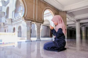 نماز حاجت با ۱۹ بسم الله نمازی عجیب و مشکل گشا برای حاجات